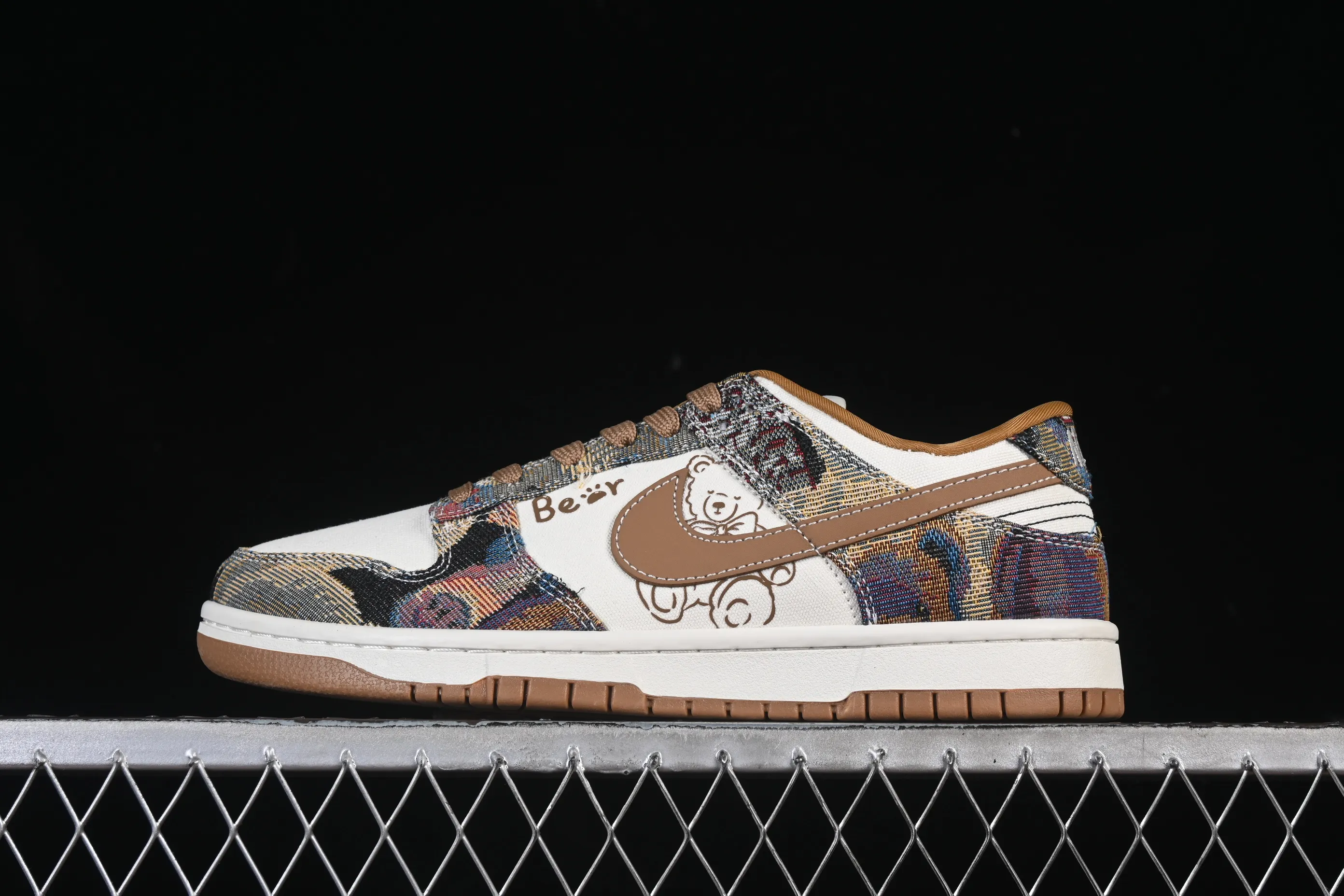 All categories Nk SB Dunk Series Nk SB Dunk Low High-end customized low-top sneakers Nike SB Dunk Low Retro woven bear High-end customized low-top casual sneakers SC0601-459